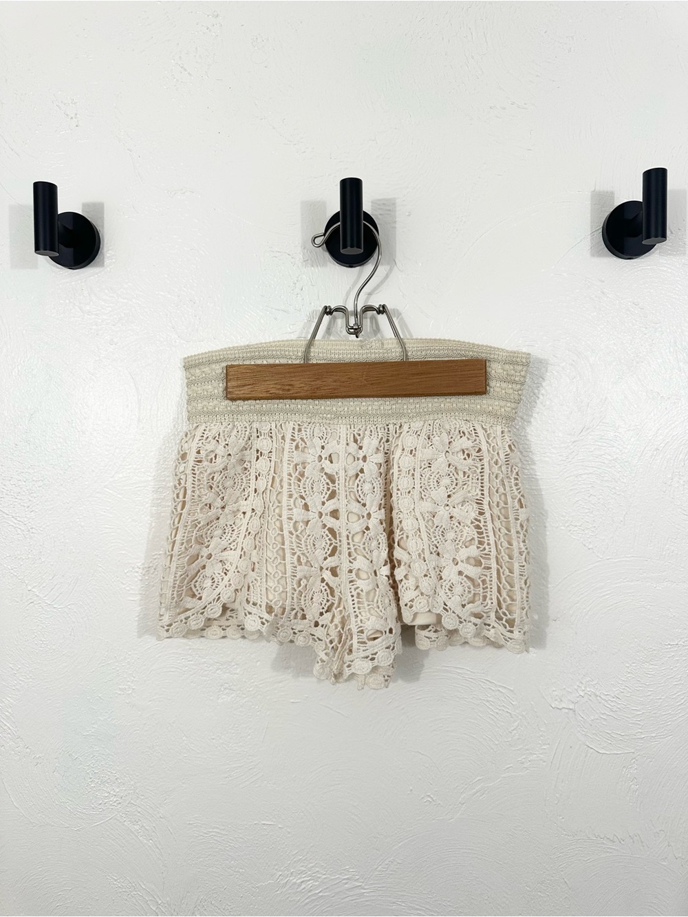 Lace Crochet High-Waist Women’s Shorts in Cream